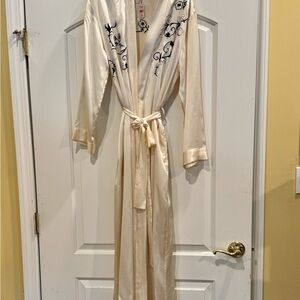 Victoria's Secret Cream silky Satin Robe with Black Floral Accents S/XS